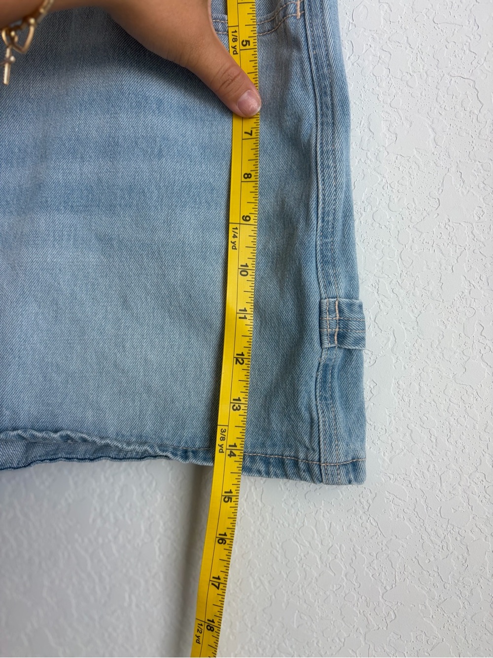 Hollister 8 Low Rise Light Wash Denim Jean Shorts - Picture 4 of 4